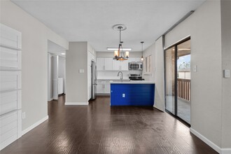 Building Photo - 5001 Lamonte Ln