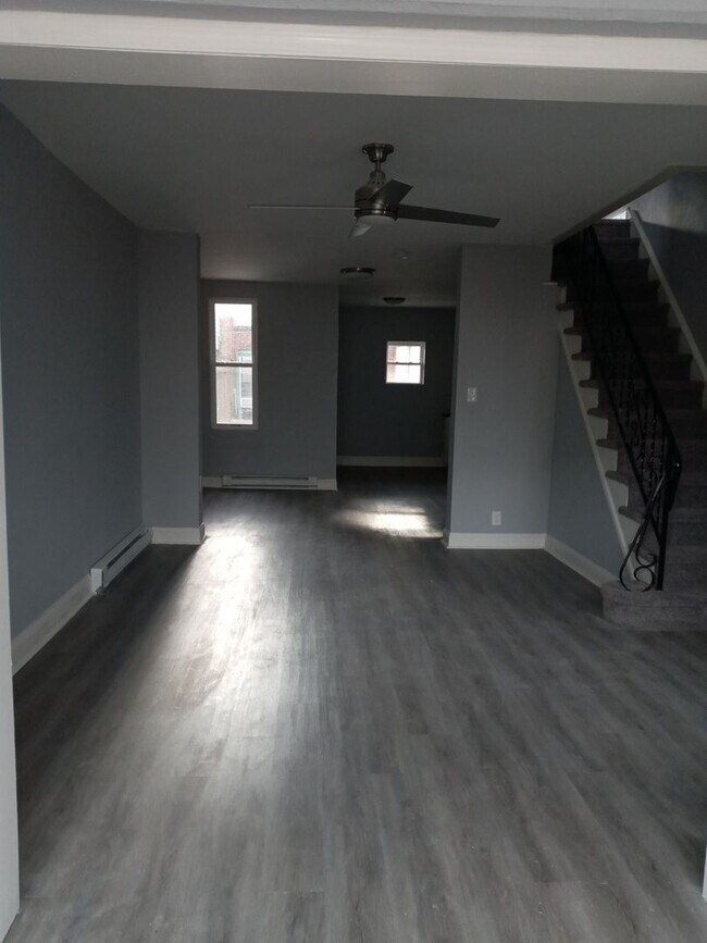 Building Photo - Large Newly Renovated 3Bd/1Ba Available in...