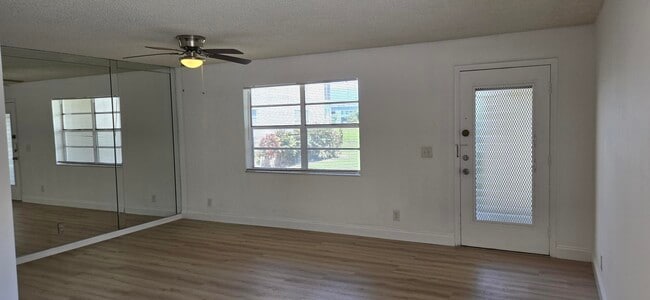 Building Photo - 497 Flanders K
