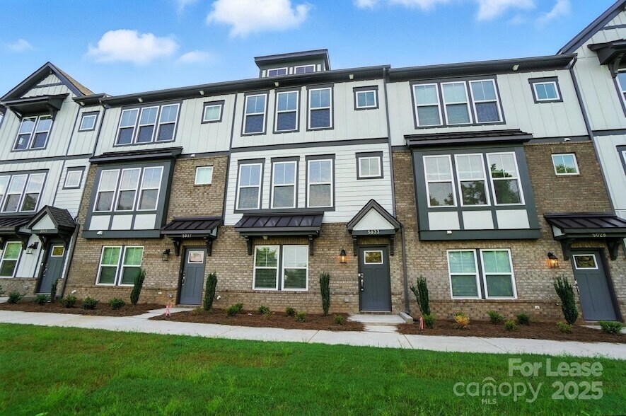 Foto principal - 5033 Westmead Ln