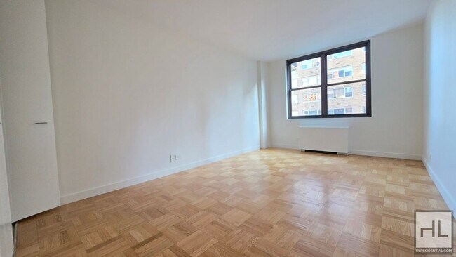 Foto del edificio - 8th-Floor Turtle Bay One-Bedroom