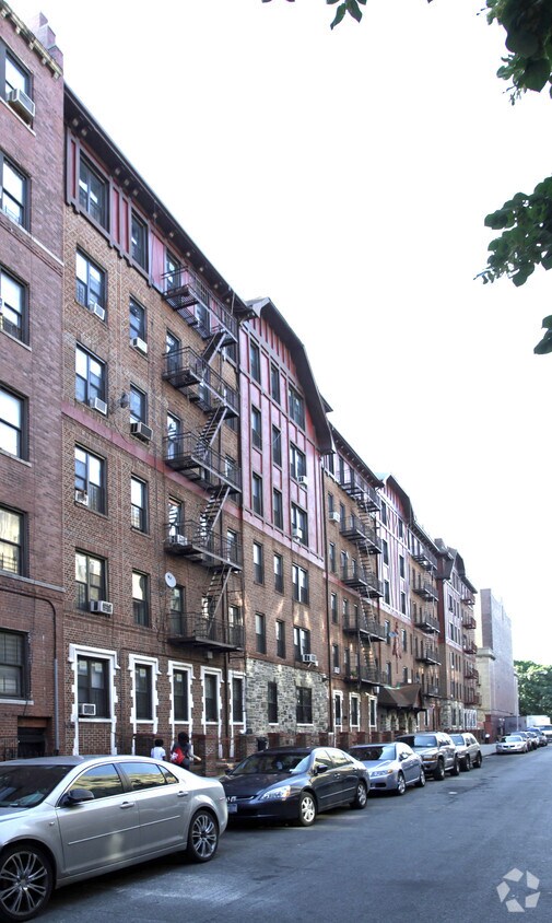 131 - 141 E 21st St - 131-141 E 21st St