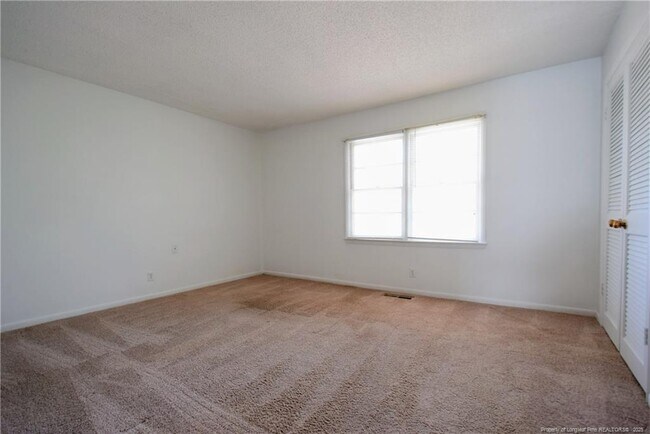 Foto del edificio - 573 Winding Creek Rd