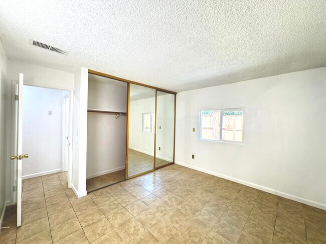Foto del edificio - 2412 Sequoia Dr