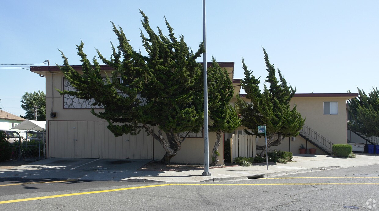 Building Photo - 1501 Broadway Ave