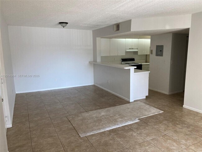 Foto del edificio - 18820 NW 57th Ave