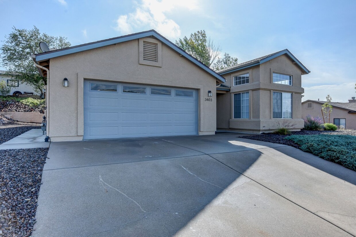 Primary Photo - 3 Bedroom 2 Bath Home On North Side Of Pre...