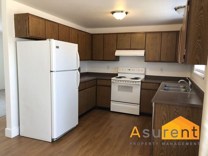 Primary Photo - Cute Apartment with yard