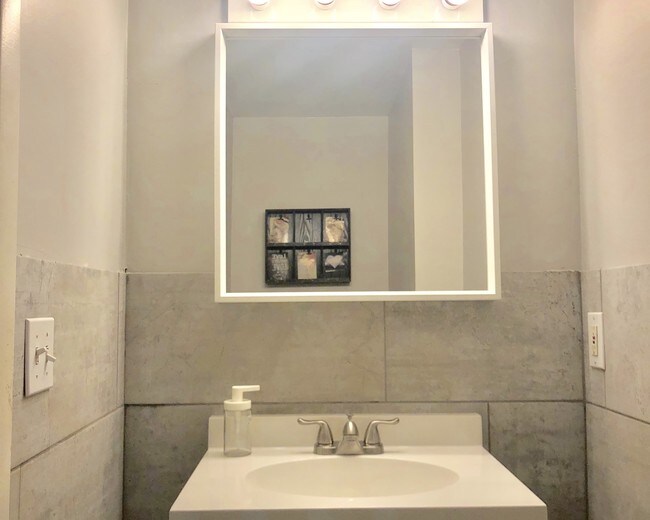 Foto del edificio - 14531 Cedar Rd