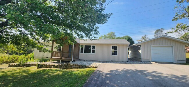 Foto del edificio - Right in the heart of Crossville *Complete...