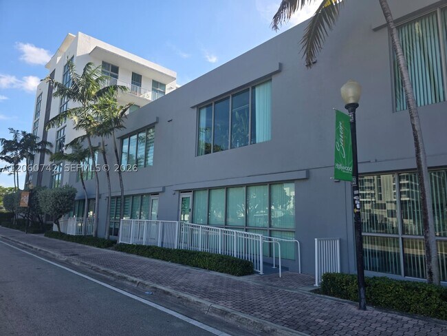 Foto del edificio - 2100 Van Buren St