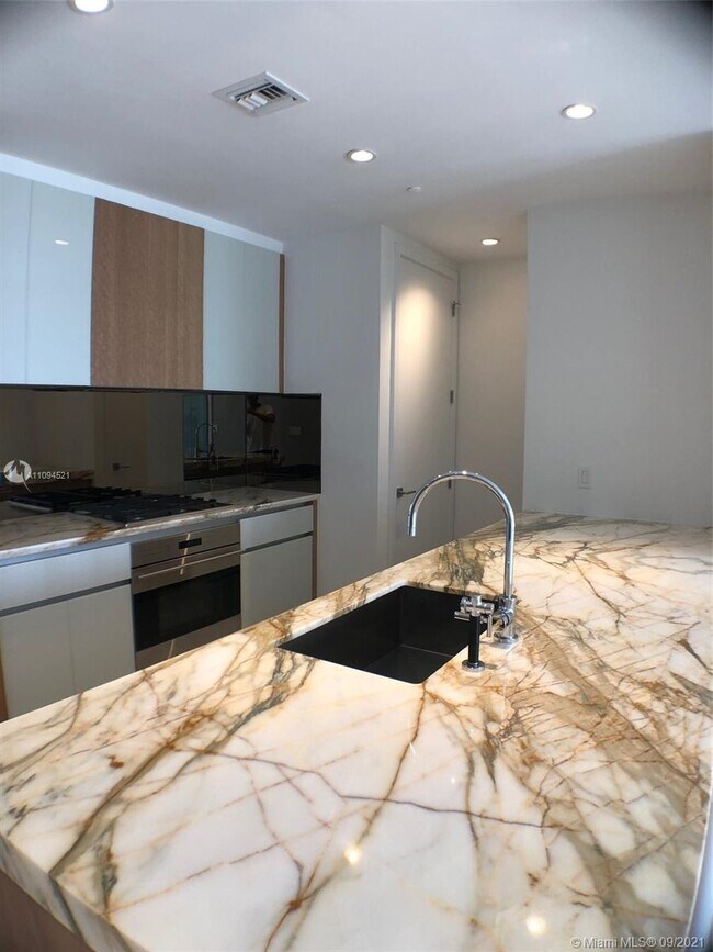 Foto del edificio - 2831 S Bayshore Dr