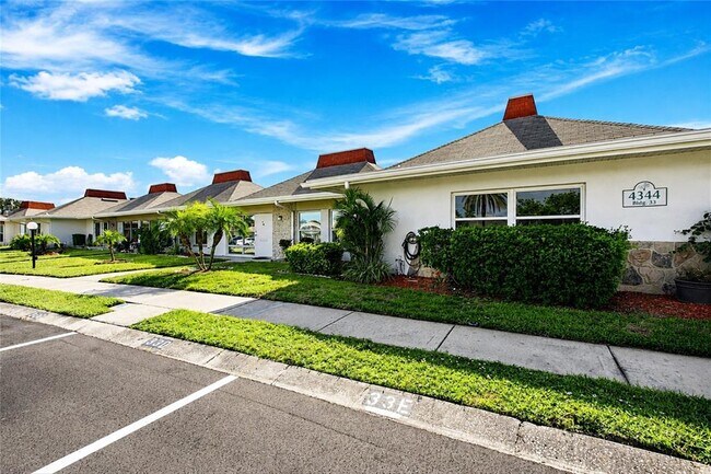 Foto del edificio - 4344 Tahitian Gardens Cir