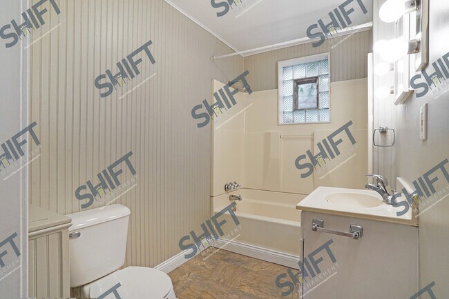 Building Photo - 731 Livingston -- Beautiful three bedroom