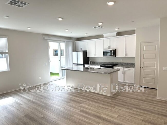 Building Photo - 40256 Birchfield Dr
