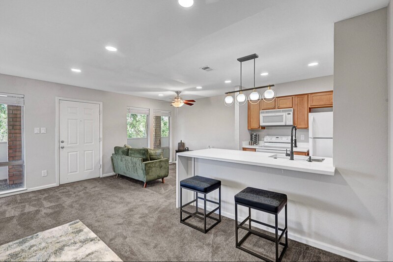 Foto principal - 740 Oakmont Ave