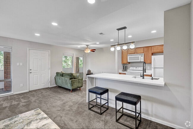 Building Photo - 740 Oakmont Ave