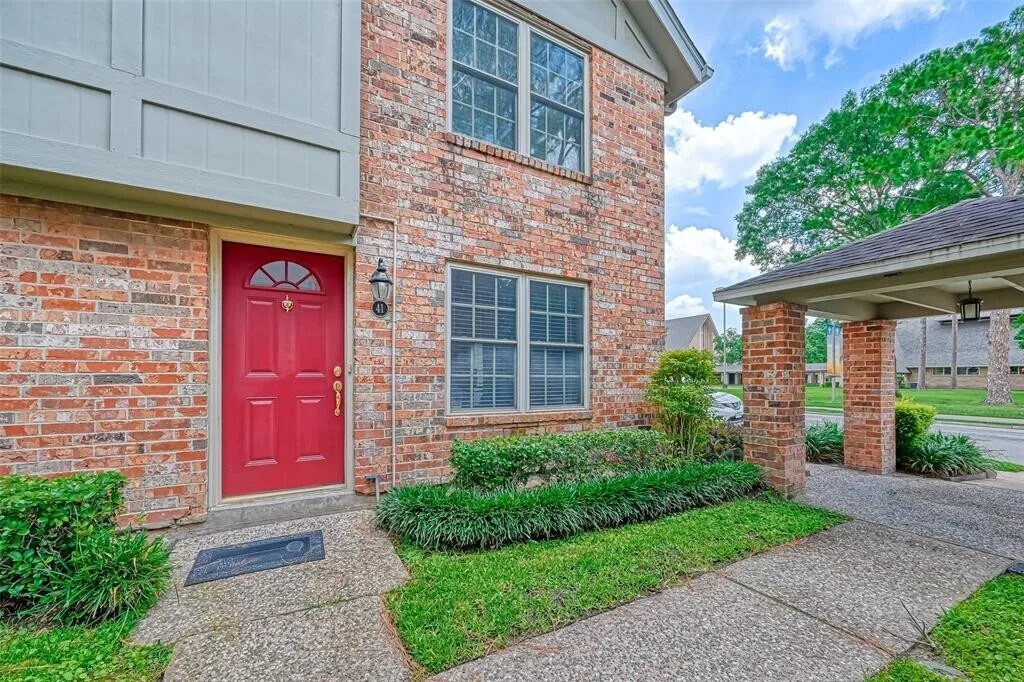 Foto principal - 515 Tallowood Rd