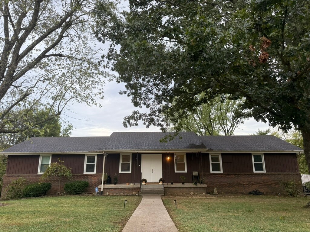 Foto principal - 214 Rosehill Dr