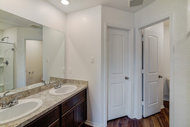 Foto del edificio - 14721 Homeward Ct