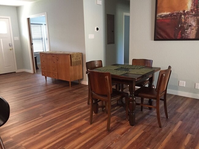 Building Photo - 3 Bedroom Single Family Home in Fredericks...