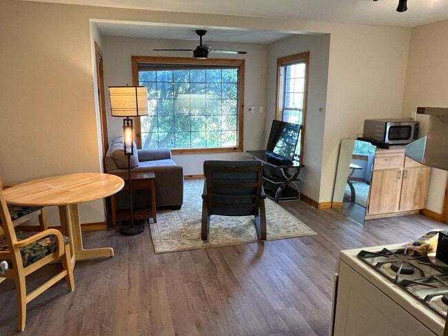 Building Photo - 247 Broad St