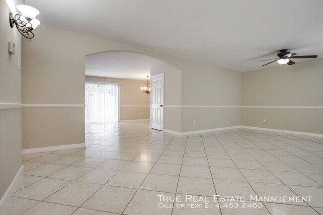 Building Photo - No App Fees. 1 Month Free Rent*