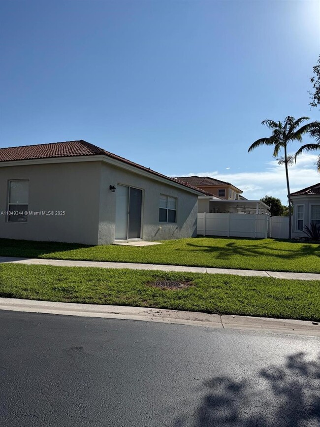 Foto del edificio - 3757 NE 11th St