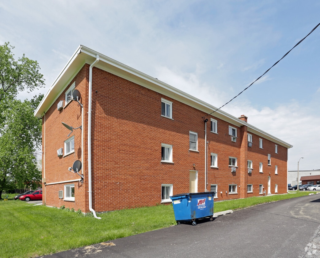 Building Photo - 41 E Blecke Ave