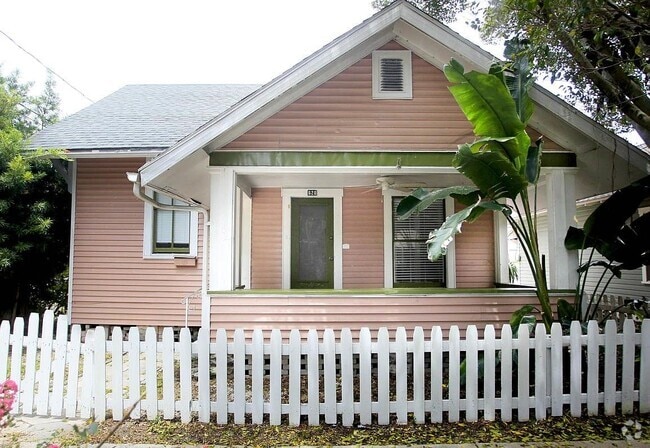 Building Photo - 620 6th St N
