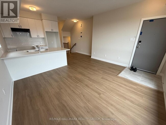 Building Photo - 300 Mishi Private