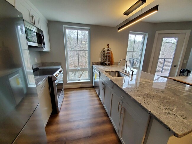 Building Photo - 195 Mechanic St