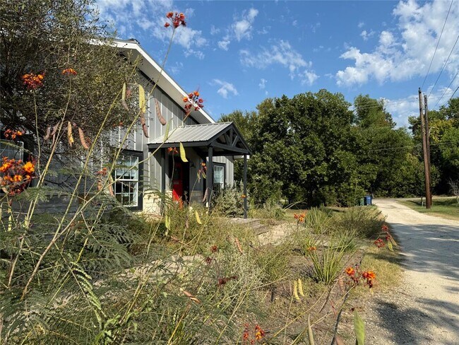 Building Photo - 2312 Riverside Farms Rd