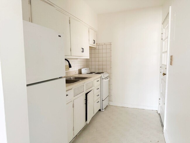 Foto del edificio - 1339 E Illinois St, Evansville, one bedroom, one bathroom