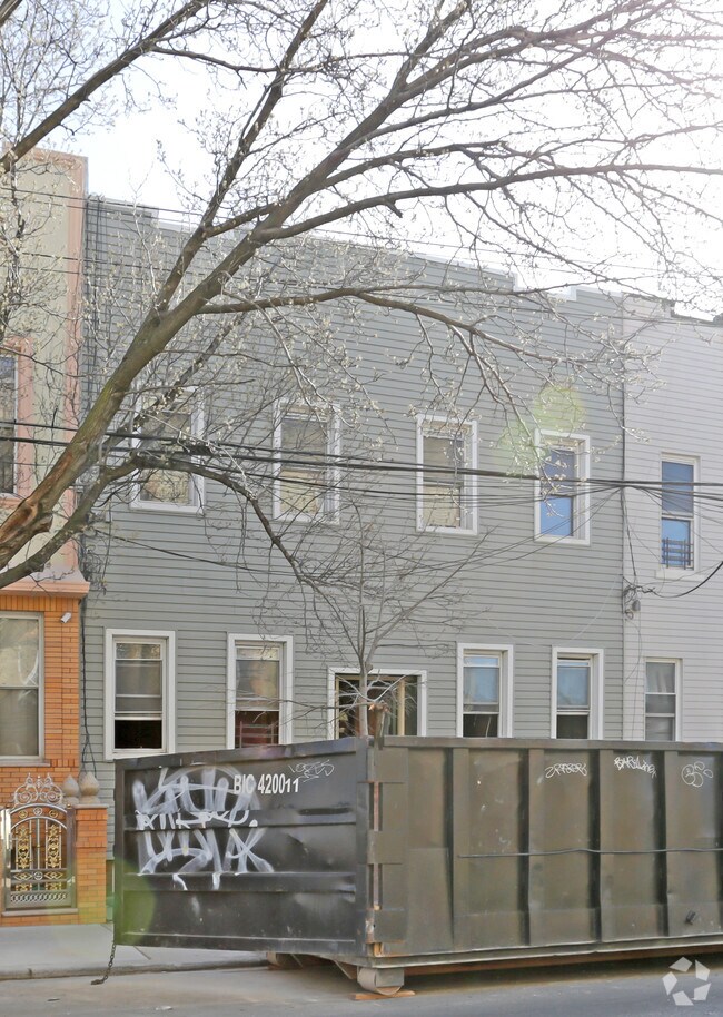 Building Photo - 6807 Forest Ave