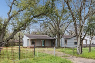 Building Photo - 2326 28th Ave N