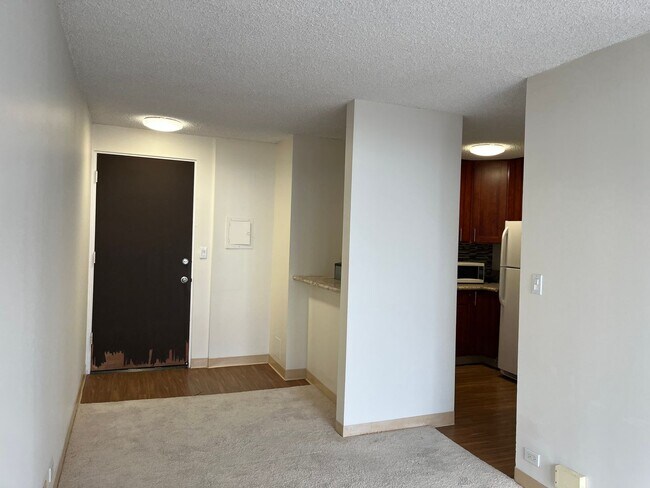 Foto del edificio - Maluhia Village Condo (Makiki Area) 2 bedroom, 1 bath w/1 parking - Avail 2/6.