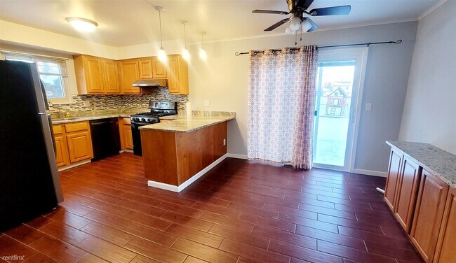 Building Photo - 3 br, 1.5 bath House - 1805 Carr Dr
