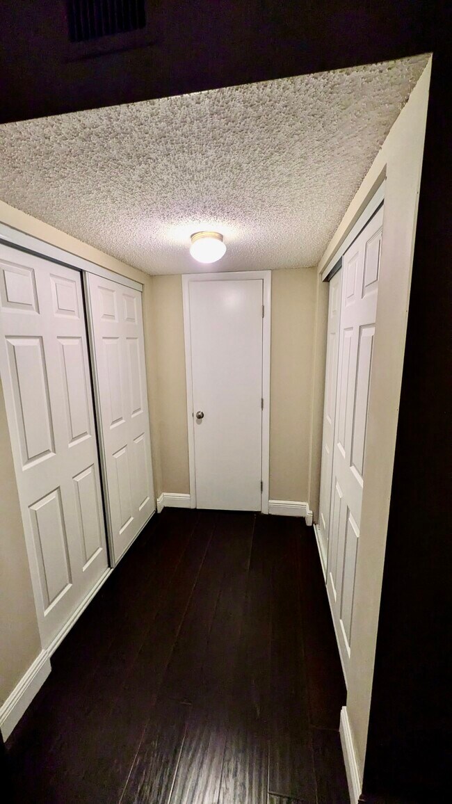Foto del edificio - 3017 Riverside Dr