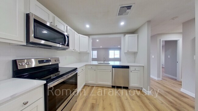 Building Photo - 406 Langley Rd