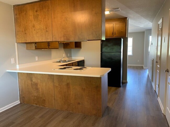 Building Photo - Remerton Townhome