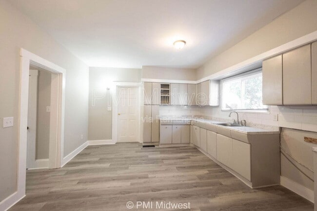 Photo - 2919 E New York St House