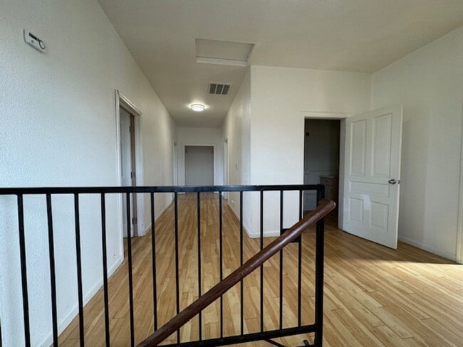 Foto del edificio - 111 W Hawthorne St