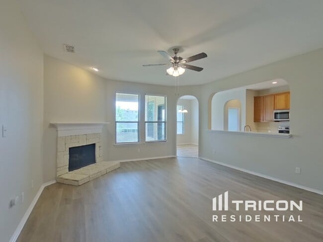 Building Photo - 2989 Lakeview Cir