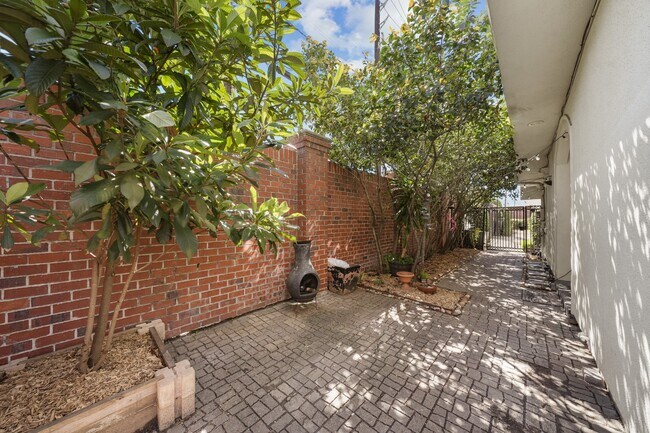 Building Photo - 1902 Greenwich Pl Dr