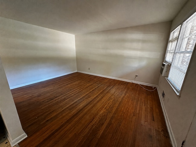 Building Photo - 353 Morton Ave