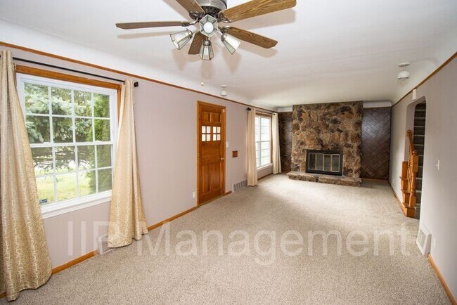Building Photo - Spacious Updated 3BD/2BA Home in Garfield