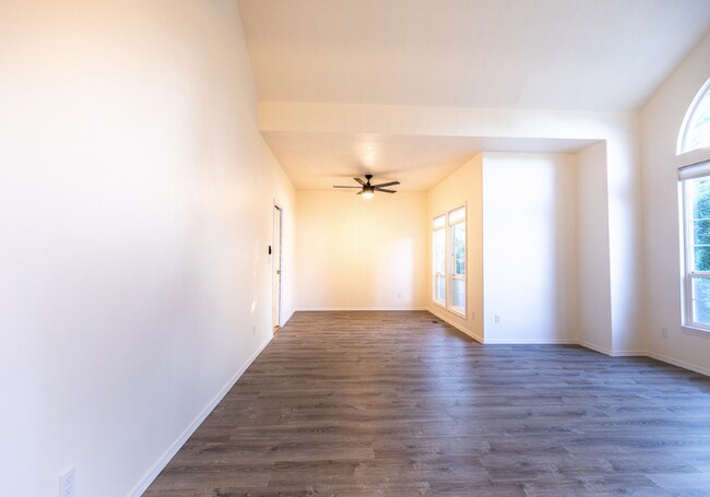 Foto del edificio - 7872 W Powell St