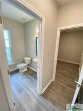 Building Photo - 68 Ainsdale Dr