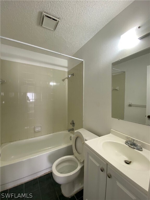 Foto del edificio - 7431-7433 Garry Rd